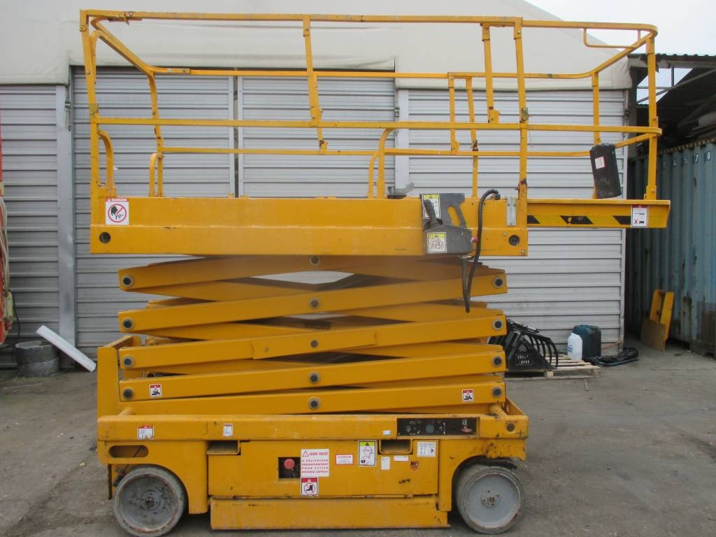 Haulotte Compact 12 - Scissor lift: picture 1 Haulotte Compact 12 - Scissor lift: picture 1