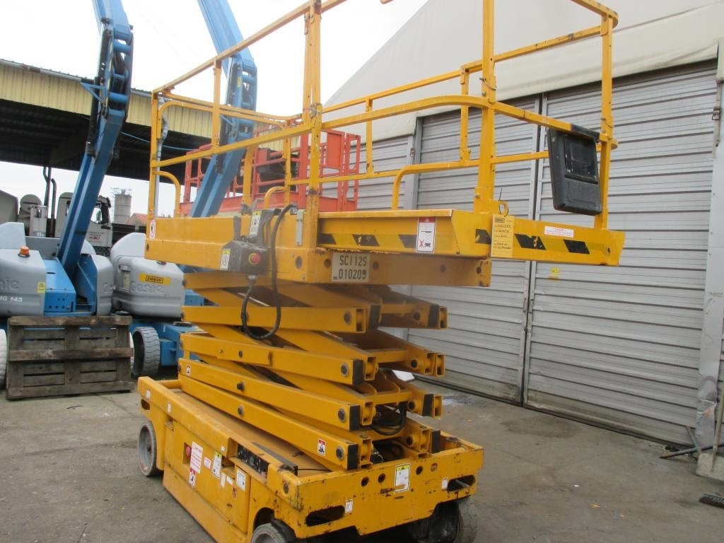 Scissor lift Haulotte Compact 12: picture 8 Scissor lift Haulotte Compact 12: picture 8