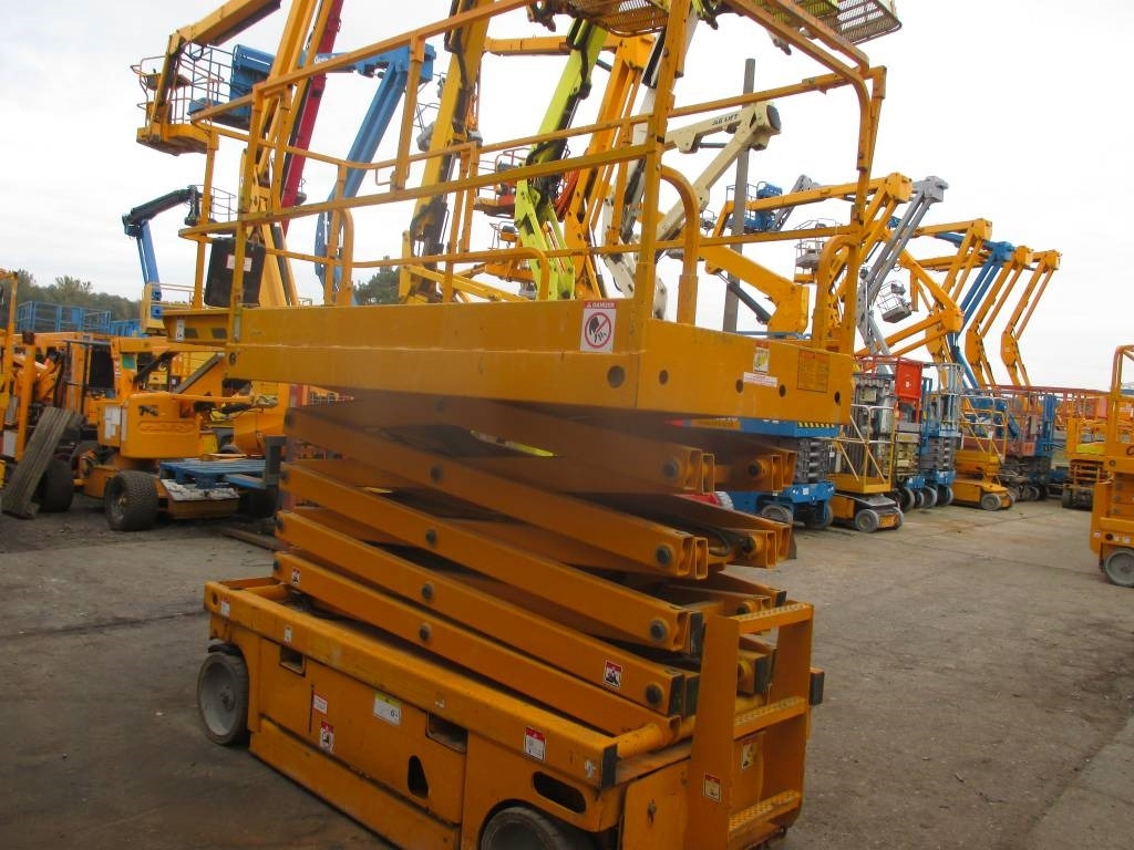 Haulotte Compact 12 - Scissor lift: picture 4 Haulotte Compact 12 - Scissor lift: picture 4