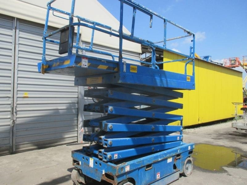 Haulotte Compact 14 - Scissor lift: picture 2 Haulotte Compact 14 - Scissor lift: picture 2
