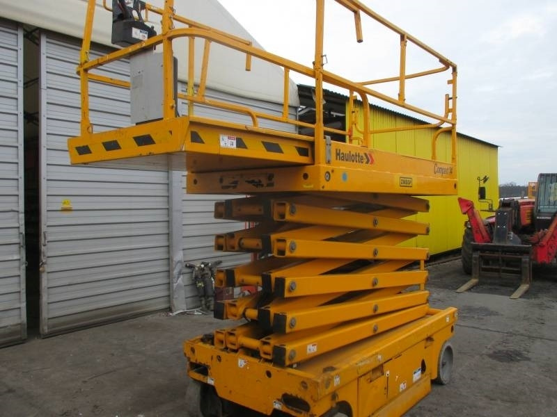 Haulotte Compact 14 - Scissor lift: picture 2 Haulotte Compact 14 - Scissor lift: picture 2