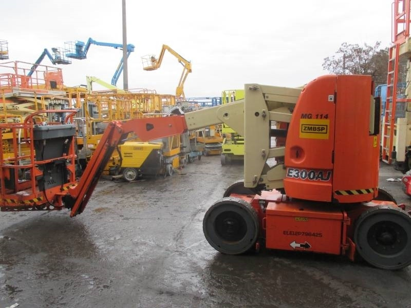 JLG E 300 AJ - Articulated boom: picture 5 JLG E 300 AJ - Articulated boom: picture 5