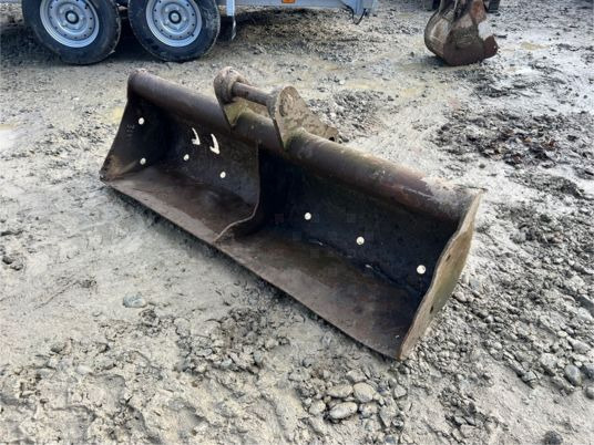 Godet de curage - axe 45 mm - Excavator bucket: picture 2 Godet de curage - axe 45 mm - Excavator bucket: picture 2