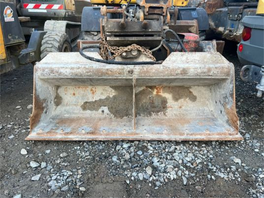 Godet de curage tilt Mecalac - Bucket: picture 2 Godet de curage tilt Mecalac - Bucket: picture 2