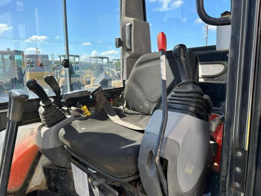 Mini excavator Kubota Kubota U35-3A3 Cabine à 23 500€ HT: picture 9