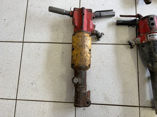 Marteau piqueur pneumatique Atlas copco - Construction equipment: picture 1 Marteau piqueur pneumatique Atlas copco - Construction equipment: picture 1