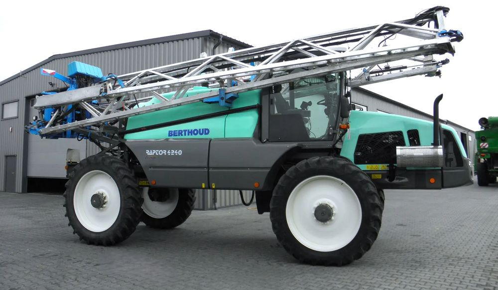Berthoud Raptor 4240 36 M, GPS Trimble Automatyczne wylaczanie sekcji, Nie Malowany, Stan Bardzo Dobry - Self-propelled sprayer: picture 4 Berthoud Raptor 4240 36 M, GPS Trimble Automatyczne wylaczanie sekcji, Nie Malowany, Stan Bardzo Dobry - Self-propelled sprayer: picture 4