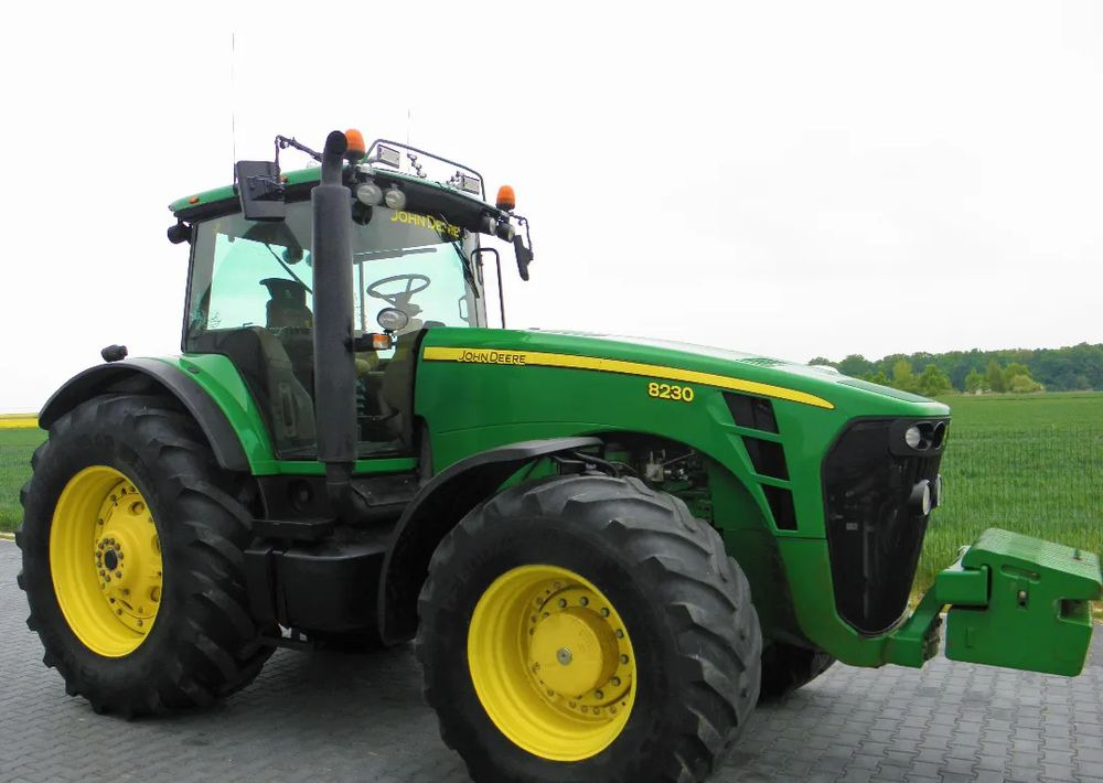 John Deere 8230 POWERSHIFT , Amortyzowna przednia os, Nie Malowany , Stan Bardzo Dobry - Farm tractor: picture 2 John Deere 8230 POWERSHIFT , Amortyzowna przednia os, Nie Malowany , Stan Bardzo Dobry - Farm tractor: picture 2