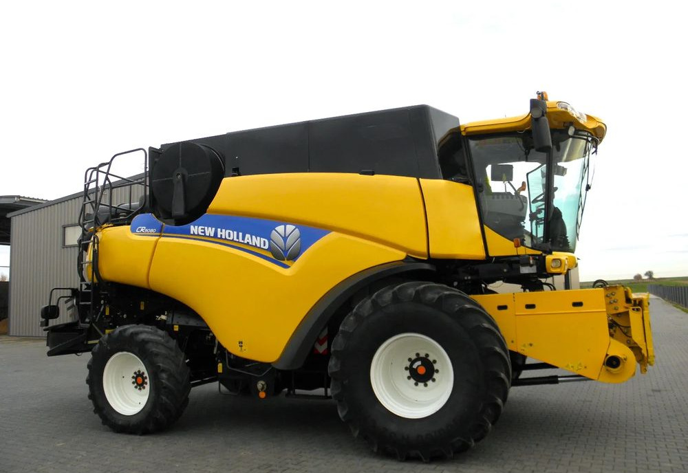 New Holland CR9080 2013 Rok , heder Varifeed 9,15m, Nowsza Wersja, Nie Malowany, Stan Idealny - Combine harvester: picture 2 New Holland CR9080 2013 Rok , heder Varifeed 9,15m, Nowsza Wersja, Nie Malowany, Stan Idealny - Combine harvester: picture 2