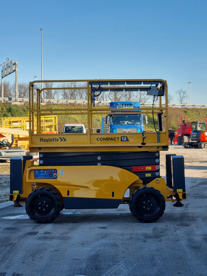 HAULOTTE 12DX - Scissor lift: picture 1 HAULOTTE 12DX - Scissor lift: picture 1