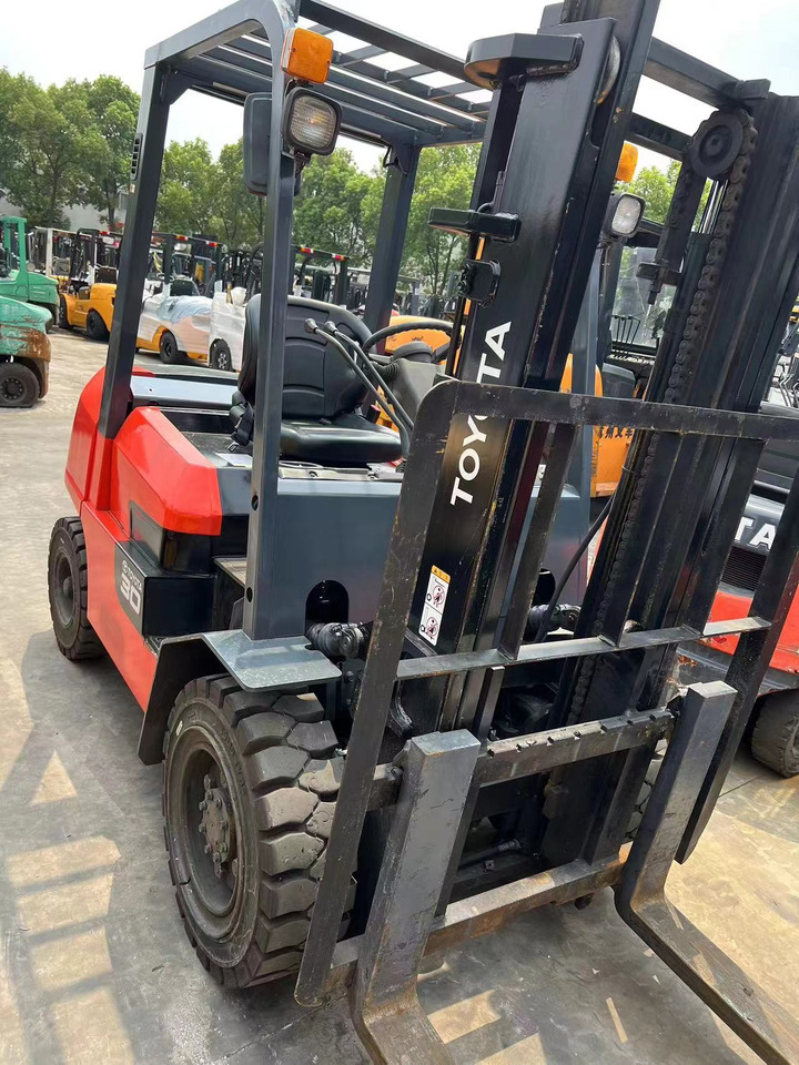 Toyota FDZN30 - Diesel forklift: picture 2 Toyota FDZN30 - Diesel forklift: picture 2