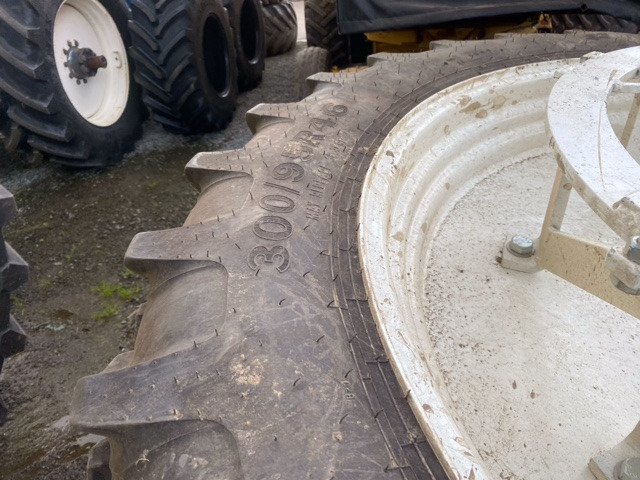 ALLIANCE 300/95R46 - Wheel and tire package for Agricultural machinery: picture 3 ALLIANCE 300/95R46 - Wheel and tire package for Agricultural machinery: picture 3