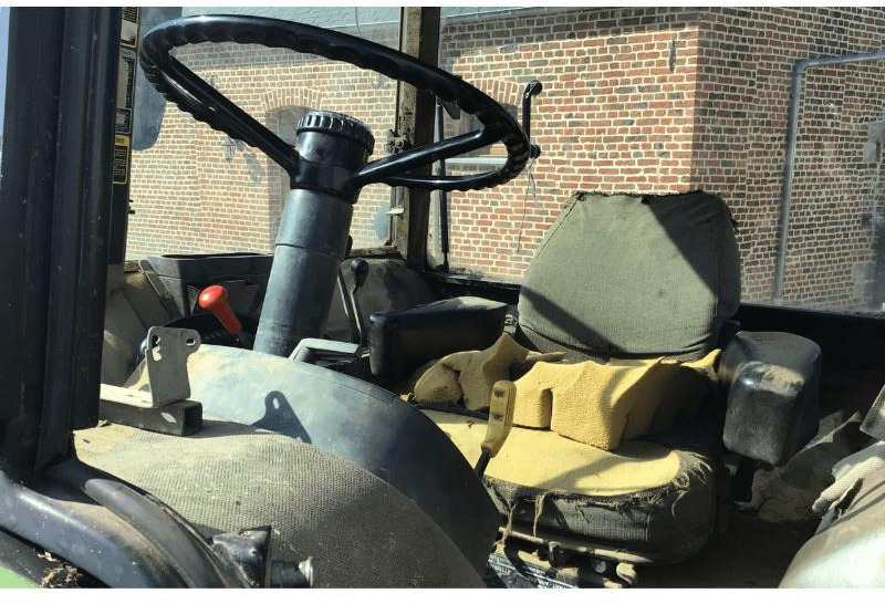 Farm tractor JOHN DEERE 4055: picture 7