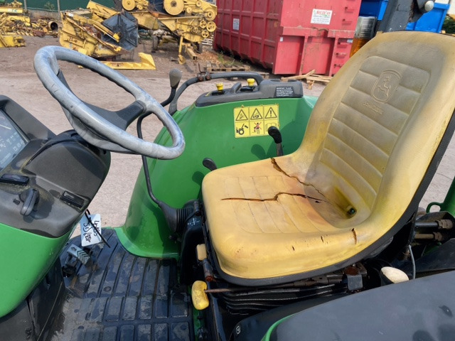 Farm tractor JOHN DEERE 4710: picture 8