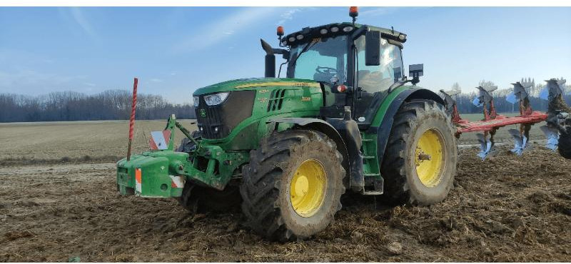 JOHN DEERE 6215R - Farm tractor: picture 1 JOHN DEERE 6215R - Farm tractor: picture 1