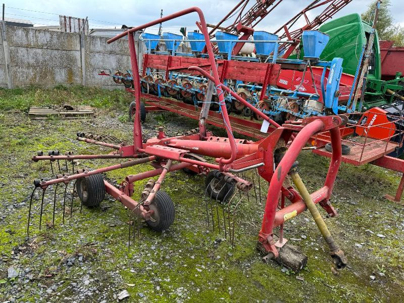 KUHN GA300 - Tedder/ Rake: picture 3 KUHN GA300 - Tedder/ Rake: picture 3