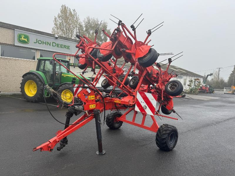 KUHN GF10802T - Tedder/ Rake: picture 1 KUHN GF10802T - Tedder/ Rake: picture 1