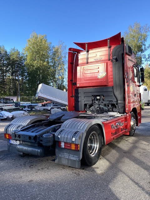 Mercedes-Benz 1832 Mega Space Cabin CLEAN - Tractor unit: picture 4 Mercedes-Benz 1832 Mega Space Cabin CLEAN - Tractor unit: picture 4