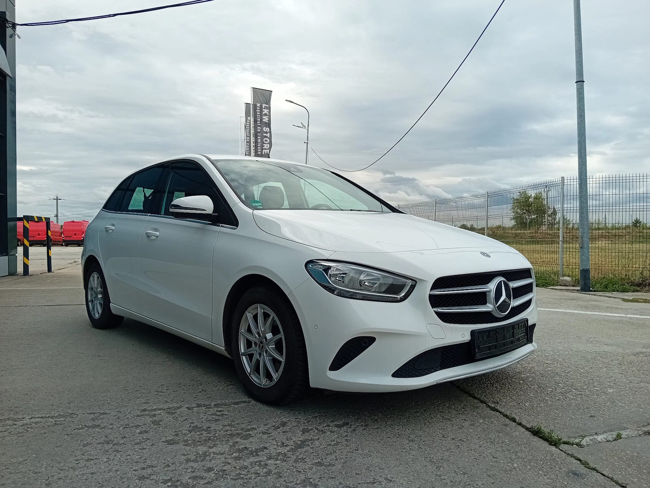 Mercedes-Benz B 180d, TOP !!! - Sedan: picture 4 Mercedes-Benz B 180d, TOP !!! - Sedan: picture 4