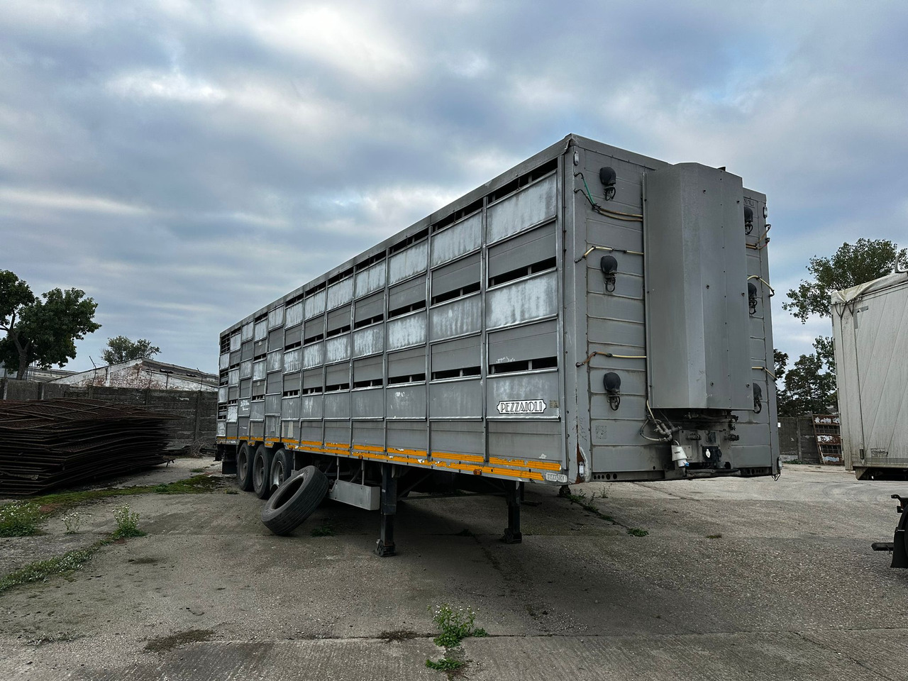 PEZZAIOLLI Animal Transport Semi-trailer - Livestock semi-trailer: picture 1 PEZZAIOLLI Animal Transport Semi-trailer - Livestock semi-trailer: picture 1