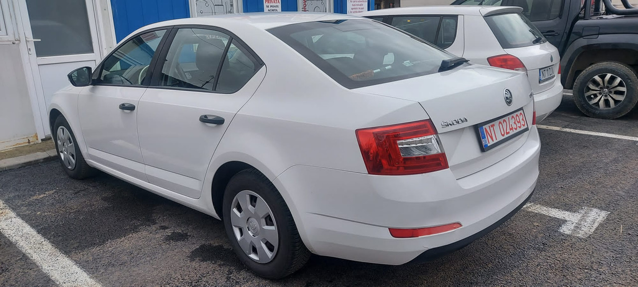SKODA OCTAVIA - Car: picture 3 SKODA OCTAVIA - Car: picture 3