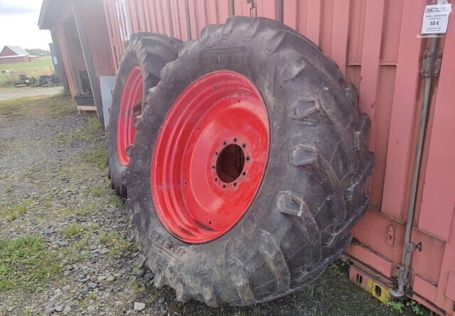 Fendt Takarenkaat 650/65R42 vanteineen - Tire for Farm tractor: picture 4 Fendt Takarenkaat 650/65R42 vanteineen - Tire for Farm tractor: picture 4