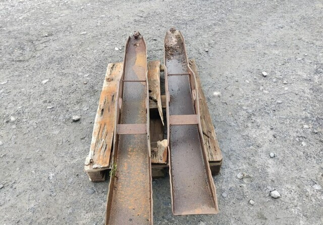 Metsäreen jalakset - Forestry equipment: picture 2 Metsäreen jalakset - Forestry equipment: picture 2