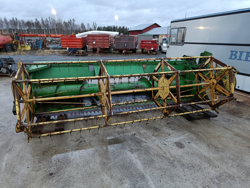 JOHN DEERE Leikkuupöytä 12 jalkaa / 360cm - Grain header: picture 2 JOHN DEERE Leikkuupöytä 12 jalkaa / 360cm - Grain header: picture 2
