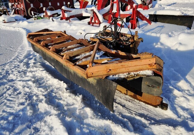 Mahlers 400cm - Volvo-kiinnike - Snow plough: picture 1 Mahlers 400cm - Volvo-kiinnike - Snow plough: picture 1