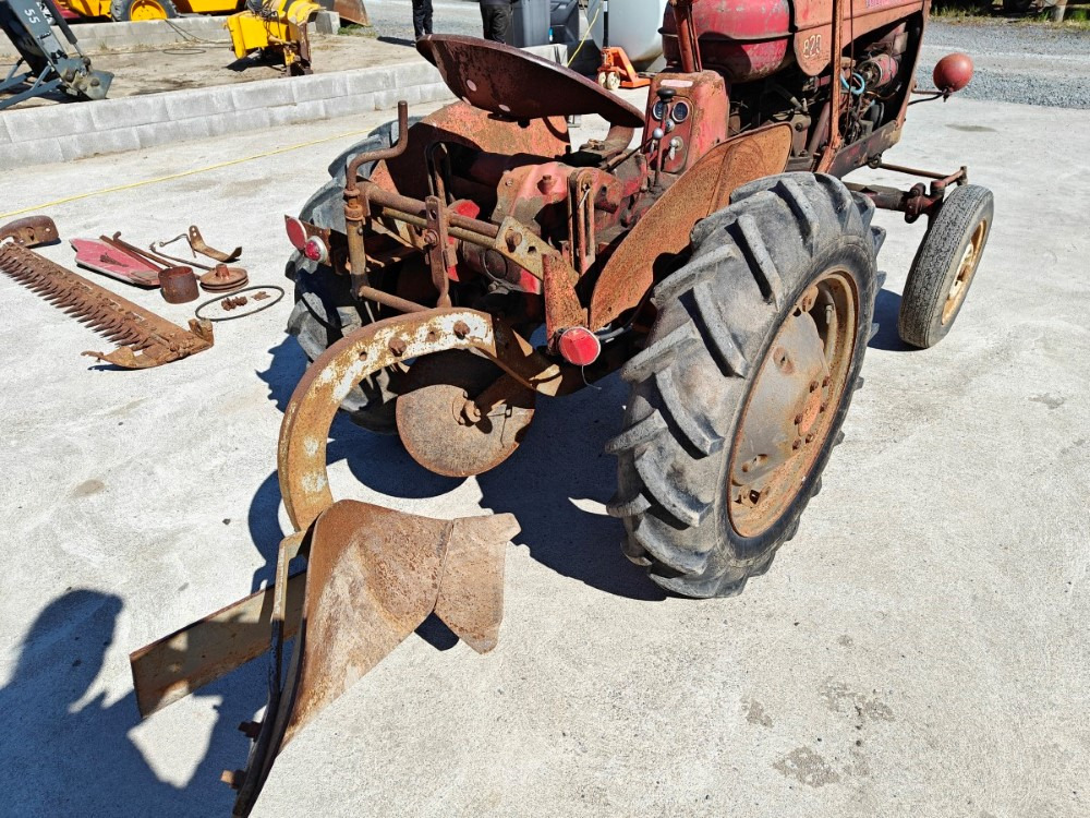 Massey Harris 820D harvinainen 2-sylinterinen diesel, katso video! - Farm tractor: picture 5 Massey Harris 820D harvinainen 2-sylinterinen diesel, katso video! - Farm tractor: picture 5