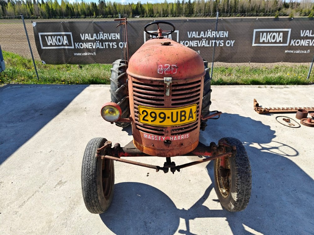 Massey Harris 820D harvinainen 2-sylinterinen diesel, katso video! - Farm tractor: picture 3 Massey Harris 820D harvinainen 2-sylinterinen diesel, katso video! - Farm tractor: picture 3