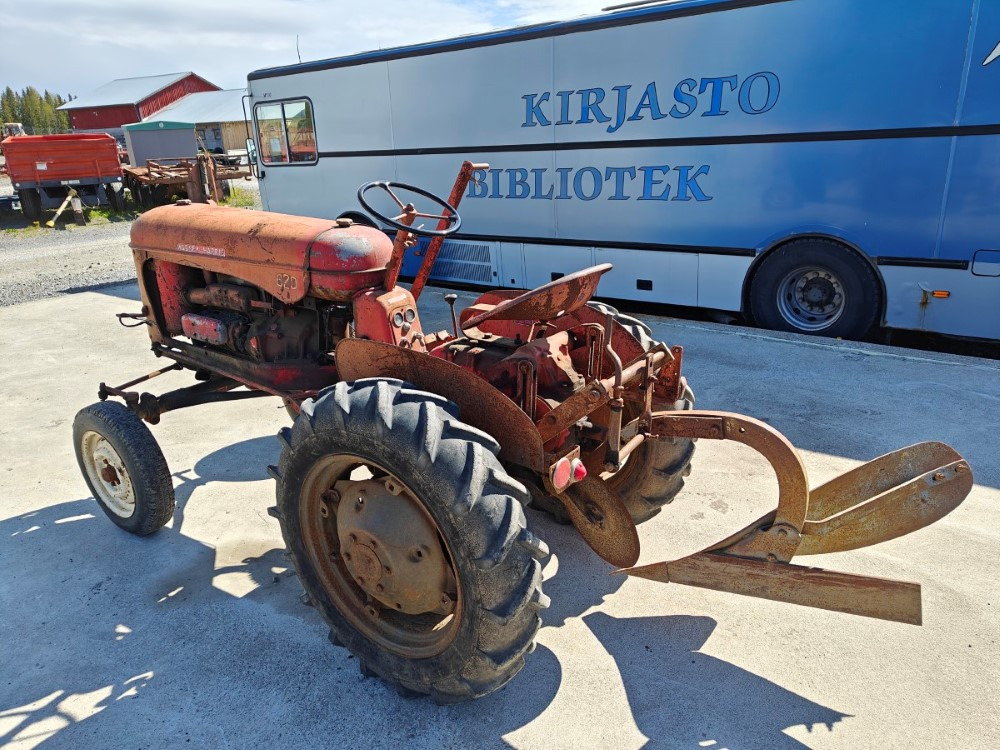 Massey Harris 820D harvinainen 2-sylinterinen diesel, katso video! - Farm tractor: picture 4 Massey Harris 820D harvinainen 2-sylinterinen diesel, katso video! - Farm tractor: picture 4