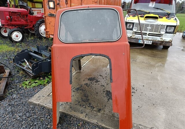 Traktorin hytti - lasikuituinen - Cab for Farm tractor: picture 5 Traktorin hytti - lasikuituinen - Cab for Farm tractor: picture 5
