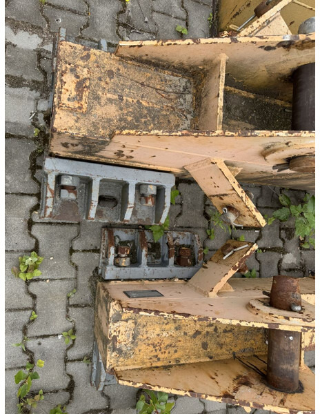 Liebherr 185/200HC Undercarriage 6x6 + 2x A block - Tower crane: picture 2 Liebherr 185/200HC Undercarriage 6x6 + 2x A block - Tower crane: picture 2