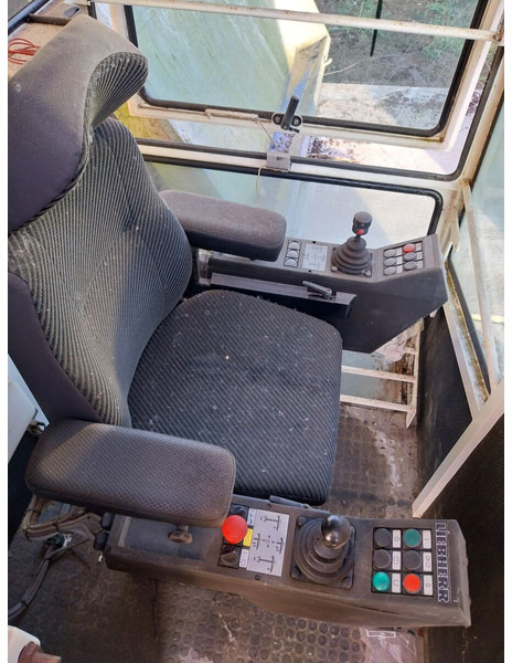 Liebherr 71/90/110EC-B cabin - Tower crane: picture 2 Liebherr 71/90/110EC-B cabin - Tower crane: picture 2