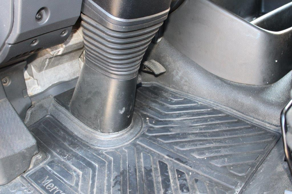 Curtainsider truck Mercedes-Benz Atego 1223: picture 15