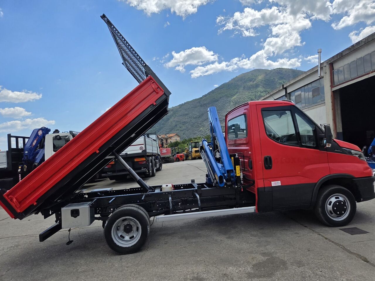 Crane truck, Combi van IVECO DAILY 35-120: picture 39 Crane truck, Combi van IVECO DAILY 35-120: picture 39