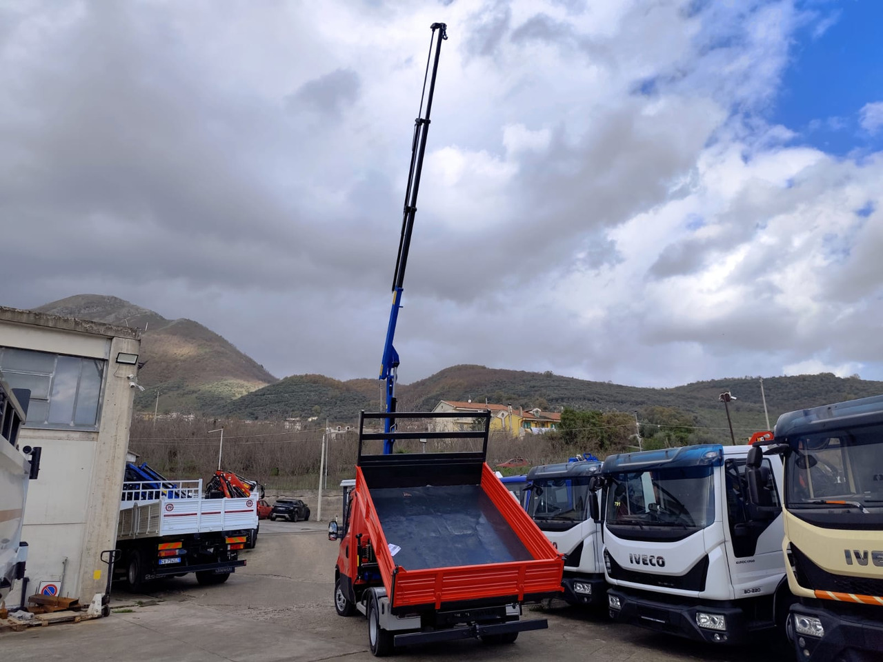 IVECO DAILY 35C13 - Crane truck: picture 3 IVECO DAILY 35C13 - Crane truck: picture 3