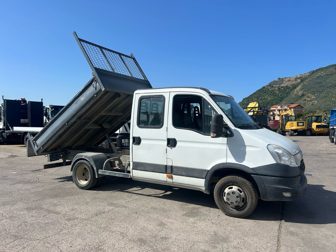 Tipper van IVECO DAILY 35C13: picture 16