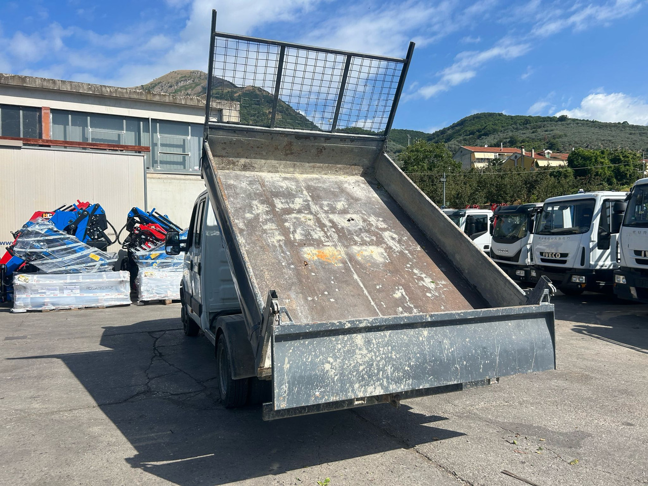 Tipper van IVECO DAILY 35C13: picture 11
