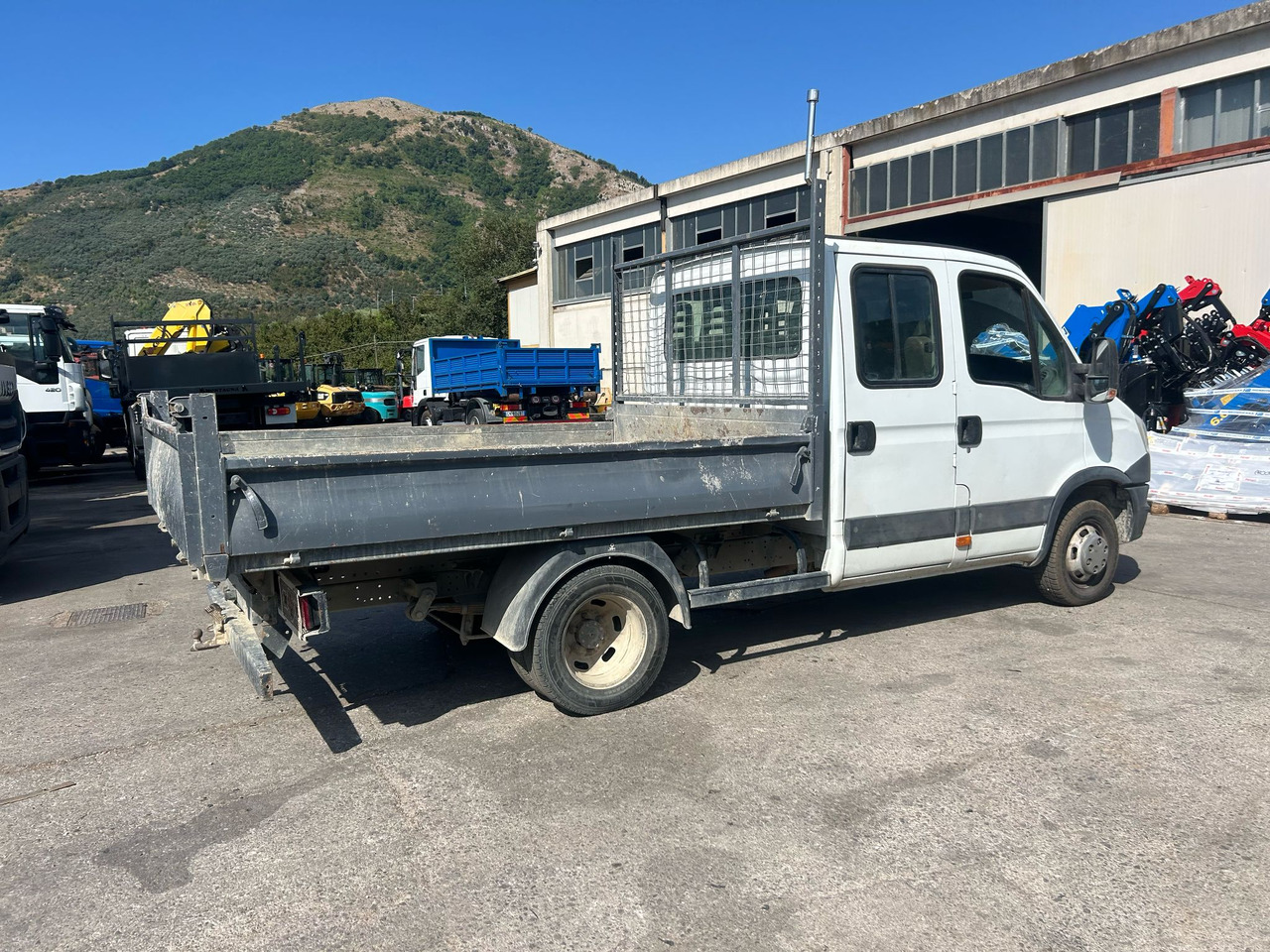 Tipper van IVECO DAILY 35C13: picture 29