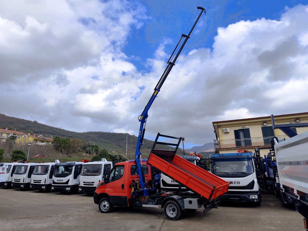 IVECO DAILY 35C13 - Crane truck: picture 4 IVECO DAILY 35C13 - Crane truck: picture 4