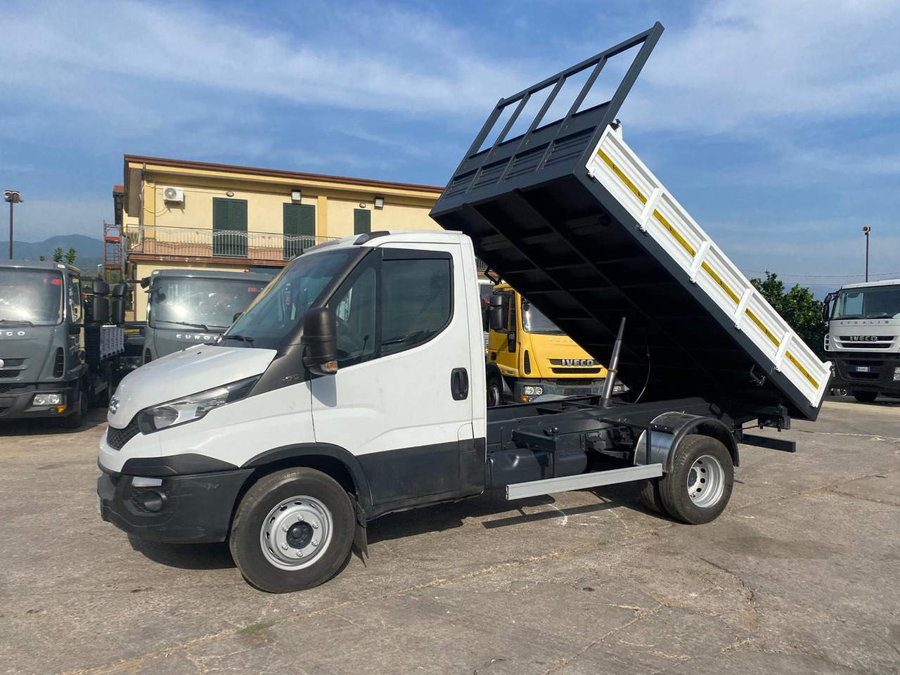 IVECO DAILY 35C17 - Tipper van: picture 1 IVECO DAILY 35C17 - Tipper van: picture 1