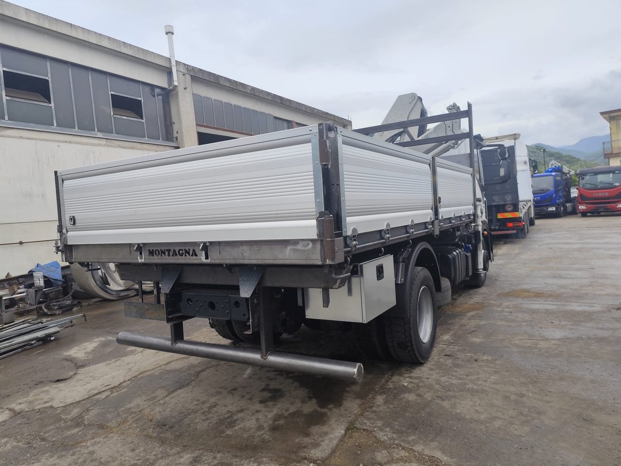 IVECO EUROCARGO 140-250 - Crane truck: picture 4 IVECO EUROCARGO 140-250 - Crane truck: picture 4