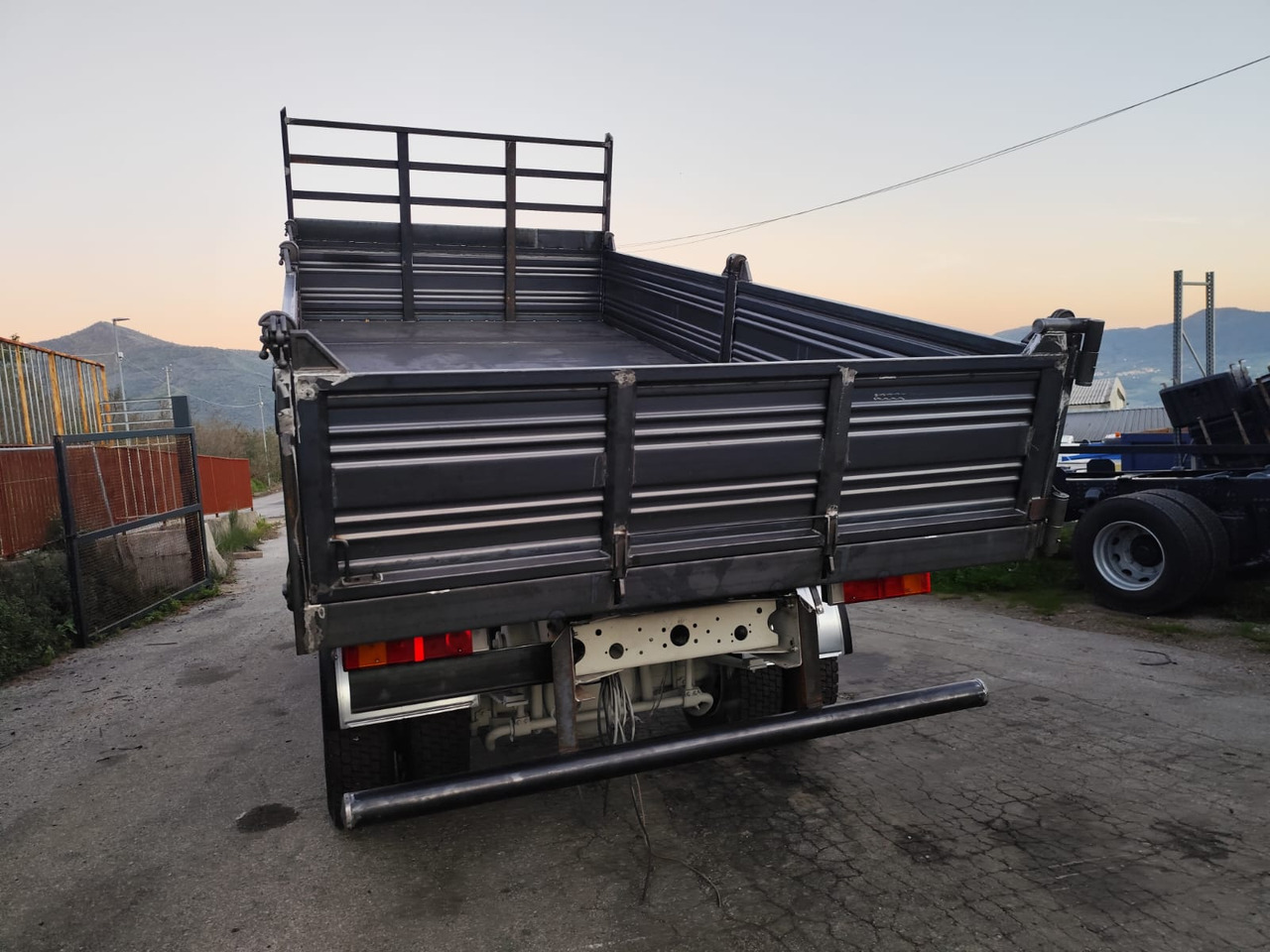 IVECO EUROCARGO 150E25 - Tipper: picture 4 IVECO EUROCARGO 150E25 - Tipper: picture 4