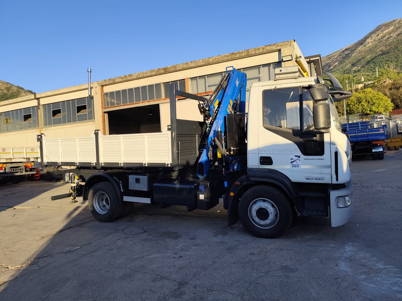IVECO EUROCARGO 160-250 - Crane truck, Tipper: picture 5 IVECO EUROCARGO 160-250 - Crane truck, Tipper: picture 5