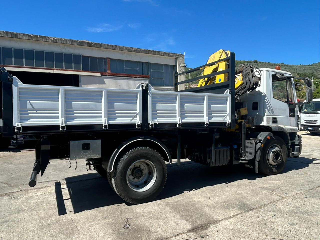 IVECO EUROCARGO 160E28 - Crane truck: picture 4 IVECO EUROCARGO 160E28 - Crane truck: picture 4