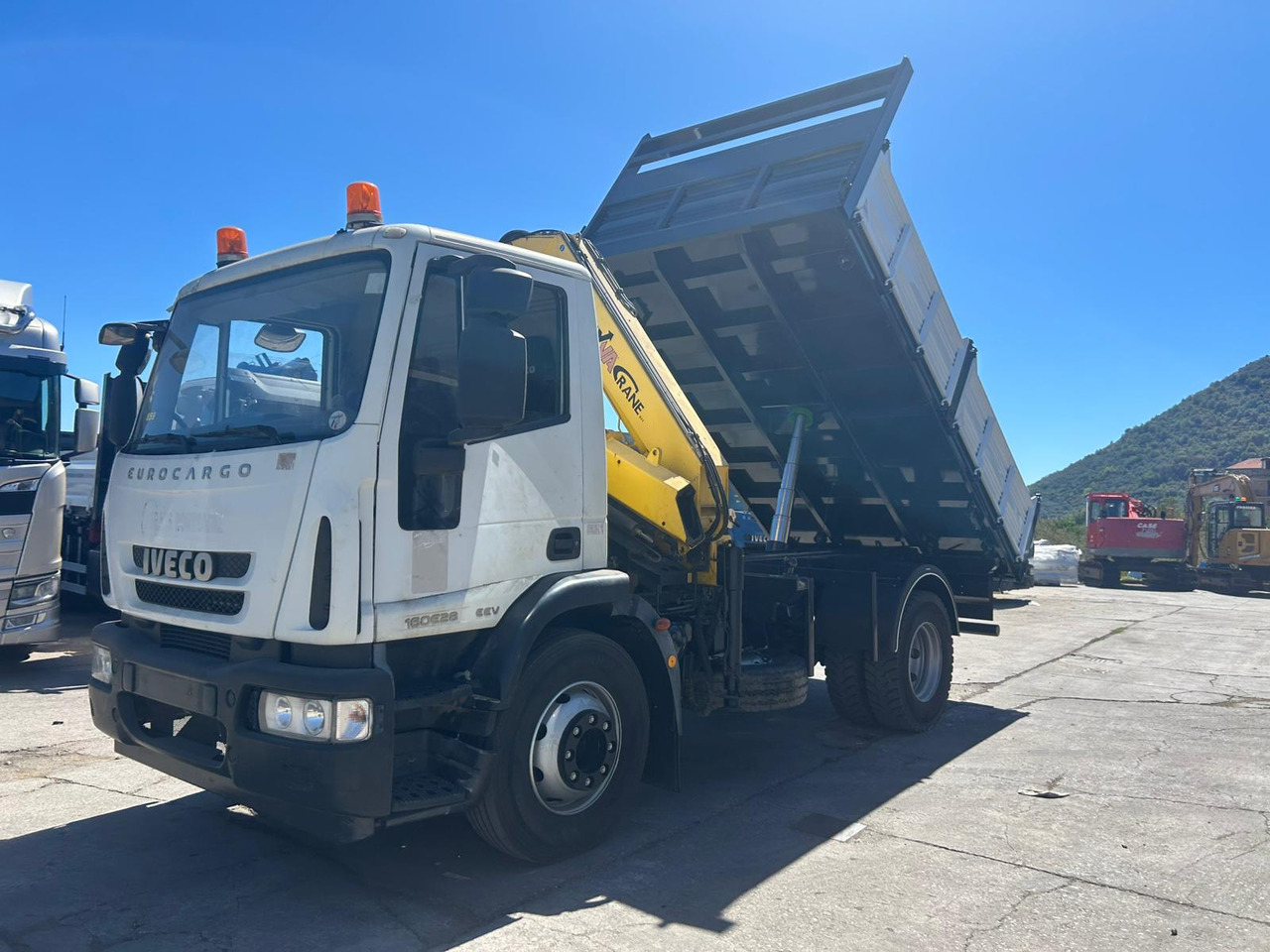IVECO EUROCARGO 160E28 - Crane truck: picture 1 IVECO EUROCARGO 160E28 - Crane truck: picture 1