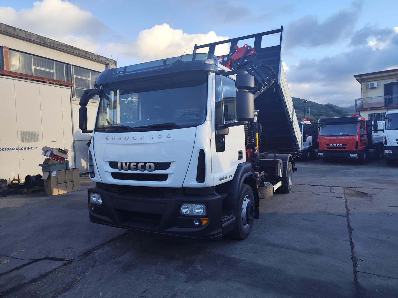 IVECO EUROCARGO 160E30 - Crane truck: picture 4 IVECO EUROCARGO 160E30 - Crane truck: picture 4