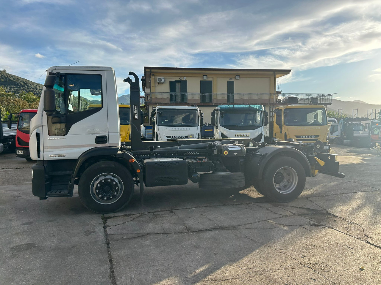 IVECO EUROCARGO 180-250 - Hook lift truck, Crane truck: picture 4 IVECO EUROCARGO 180-250 - Hook lift truck, Crane truck: picture 4